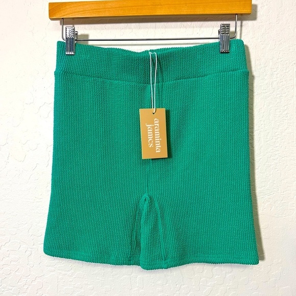 Araminta James Tropical Green Short - NWT Medium - Picture 1 of 5